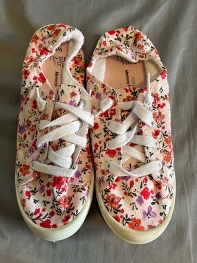 Time and Tru Pink Floral Canvas Slip-On Sneakers with White Laces